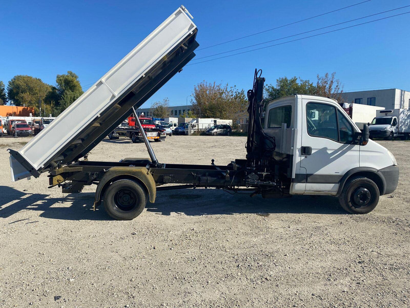 Iveco Daily 65 C 18 - 3 sided Tipper + HIAB 033T Crane - Carrinha basculante: foto 2 Iveco Daily 65 C 18 - 3 sided Tipper + HIAB 033T Crane - Carrinha basculante: foto 2