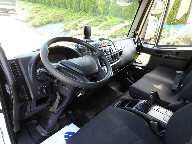 Iveco EUROCARGO 120 - 220 PLANDEKA WINDA 20 PALET AUTOMAT KLIMATYZACJA - Camião de lona: foto 2 Iveco EUROCARGO 120 - 220 PLANDEKA WINDA 20 PALET AUTOMAT KLIMATYZACJA - Camião de lona: foto 2