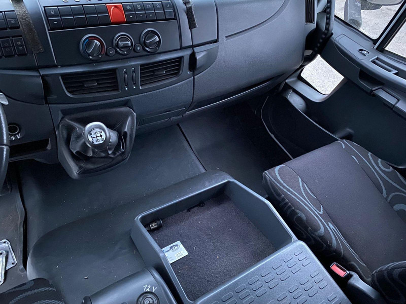 Locação financeira de Iveco EuroCargo 140E18 + Tail lift Iveco EuroCargo 140E18 + Tail lift: foto 11