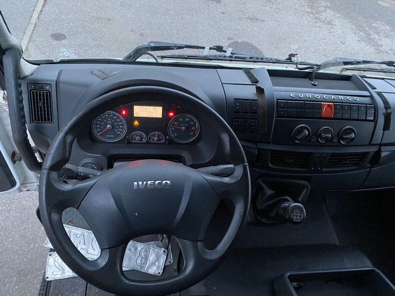 Locação financeira de Iveco EuroCargo 140E18 + Tail lift Iveco EuroCargo 140E18 + Tail lift: foto 13