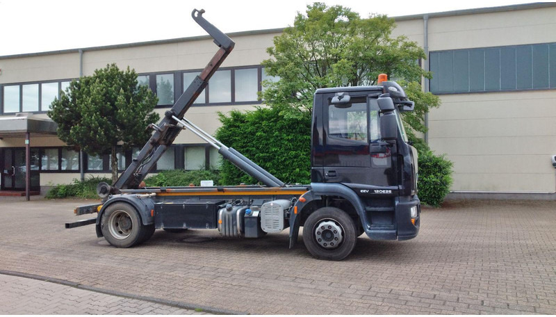 Iveco Eurocargo 120E25 - Camião de caixa aberta/ Plataforma, Camião grua: foto 1 Iveco Eurocargo 120E25 - Camião de caixa aberta/ Plataforma, Camião grua: foto 1