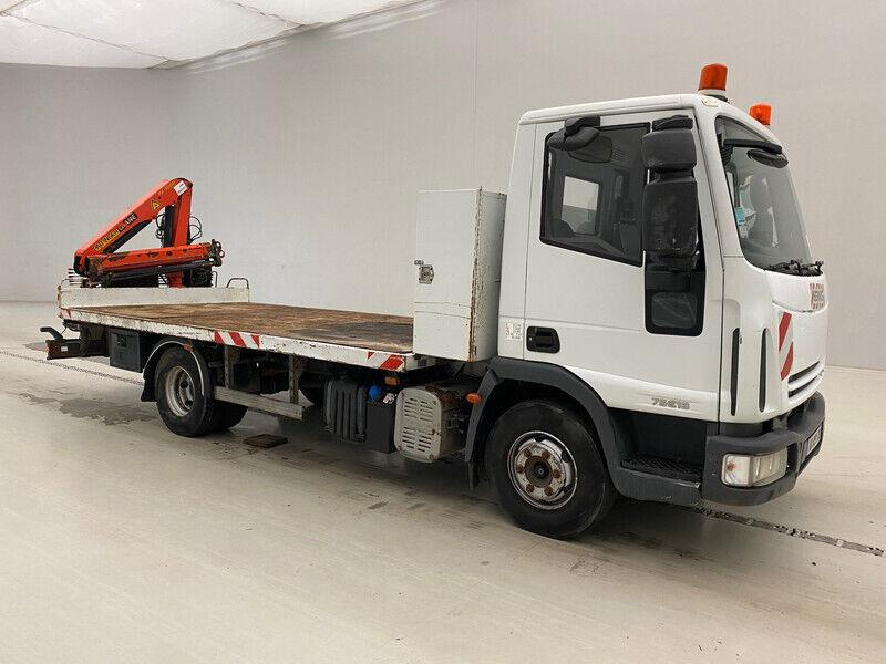Iveco Eurocargo 75E18 - Camião de caixa aberta/ Plataforma, Camião grua: foto 2 Iveco Eurocargo 75E18 - Camião de caixa aberta/ Plataforma, Camião grua: foto 2