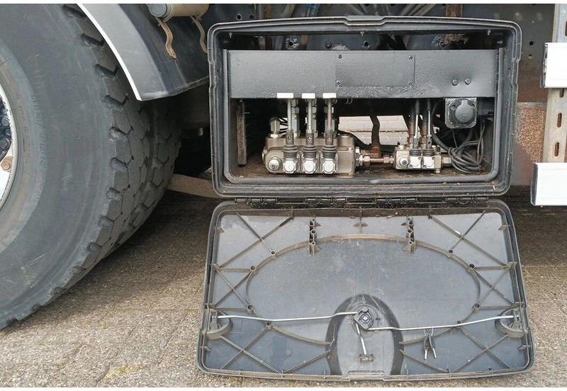 Locação financeira de Iveco TGA 33.480 - Machine transporter Iveco TGA 33.480 - Machine transporter: foto 13