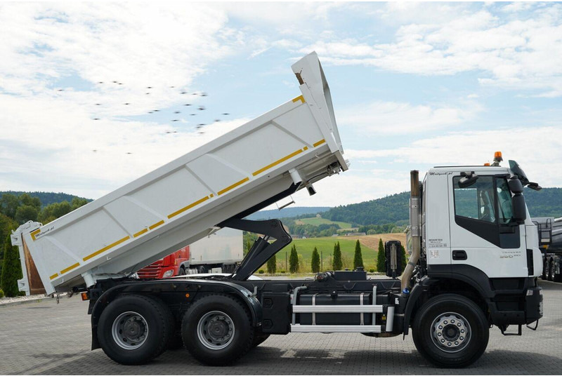 Camião basculante Iveco TRAKKER 360: foto 6