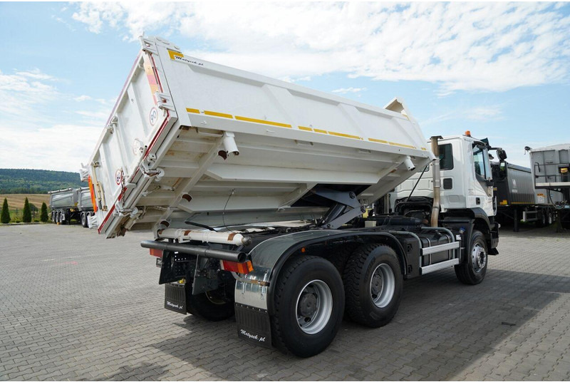 Camião basculante Iveco TRAKKER 360: foto 12