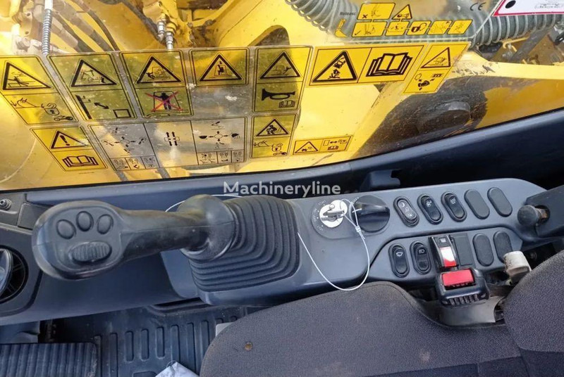 Escavadora de rastos Komatsu PC 210LC-11 Crawler excavator: foto 12 Escavadora de rastos Komatsu PC 210LC-11 Crawler excavator: foto 12