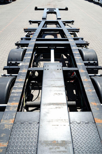 Semi-reboque transportador de contêineres/ Caixa móvel Krone NACZEPA PODKONTENEROWA / MAŁO UŻYWANA / UNIWERSALNA / 2023 ROK: foto 16 Semi-reboque transportador de contêineres/ Caixa móvel Krone NACZEPA PODKONTENEROWA / MAŁO UŻYWANA / UNIWERSALNA / 2023 ROK: foto 16