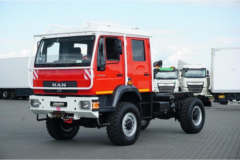 MAN LE 220 / 4 X 4 / DOKA / DO ZABUDOWY / KAMPER - Camião chassi: foto 2 MAN LE 220 / 4 X 4 / DOKA / DO ZABUDOWY / KAMPER - Camião chassi: foto 2