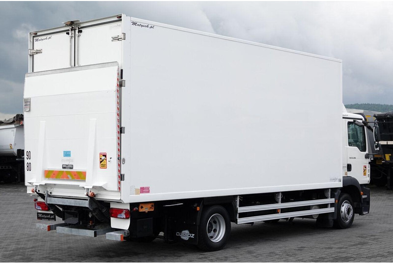 MAN TGM 12.290 / 4x2 / CHŁODNIA 6,5 M / AGREGAT THERMO KING T-600 R - Camião frigorífico: foto 3 MAN TGM 12.290 / 4x2 / CHŁODNIA 6,5 M / AGREGAT THERMO KING T-600 R - Camião frigorífico: foto 3