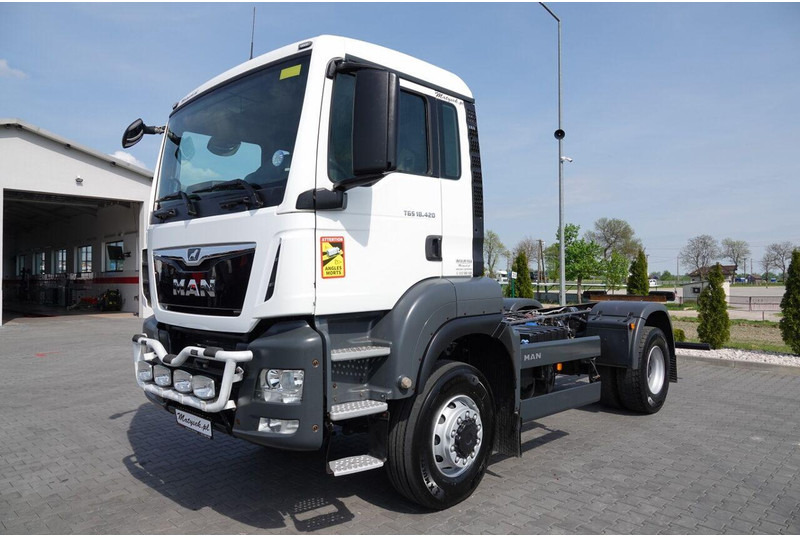 MAN TGS 18.420 / 4X4 / RAMA DŁ. 5,6 M / NAVI / DO ZABUDOWY / SPROWA - Camião chassi: foto 3 MAN TGS 18.420 / 4X4 / RAMA DŁ. 5,6 M / NAVI / DO ZABUDOWY / SPROWA - Camião chassi: foto 3