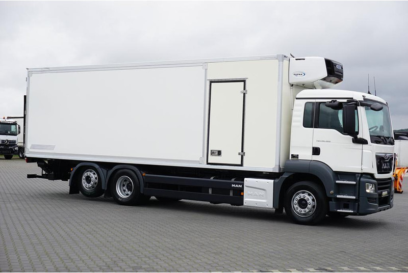 MAN TGS / 26.360 / EURO 6 / CHŁODNIA + WINDA / 20 PALET - Camião frigorífico: foto 4 MAN TGS / 26.360 / EURO 6 / CHŁODNIA + WINDA / 20 PALET - Camião frigorífico: foto 4