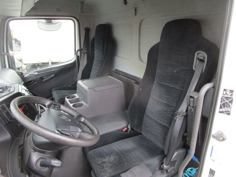 Camião de lona Mercedes-Benz 1224 L MP4+EURO+6+KLIMA+AHK+LBW+7,20m+6-Zylinder: foto 8 Camião de lona Mercedes-Benz 1224 L MP4+EURO+6+KLIMA+AHK+LBW+7,20m+6-Zylinder: foto 8