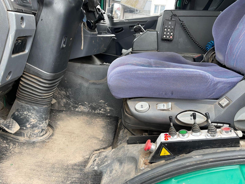 Mercedes-Benz 1833 Absetzkipper Bluetec 5 Klima 2 Hand Orig Km - Camião transportador de contêineres/ Caixa móvel, Camião grua: foto 4 Mercedes-Benz 1833 Absetzkipper Bluetec 5 Klima 2 Hand Orig Km - Camião transportador de contêineres/ Caixa móvel, Camião grua: foto 4