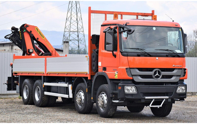 Mercedes-Benz ACTROS 3241 - Camião de caixa aberta/ Plataforma, Camião grua: foto 4 Mercedes-Benz ACTROS 3241 - Camião de caixa aberta/ Plataforma, Camião grua: foto 4