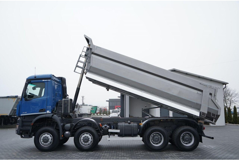 Mercedes-Benz ACTROS 4145 / 8X8 / WYWROTKA TYLNOZSYPOWA / KH-KIPPER 6 M / AUTO - Camião basculante: foto 2 Mercedes-Benz ACTROS 4145 / 8X8 / WYWROTKA TYLNOZSYPOWA / KH-KIPPER 6 M / AUTO - Camião basculante: foto 2