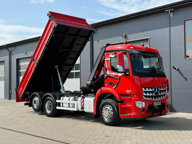 Mercedes-Benz AROCS 2532 // E6 // wywrotka 3-Stronna + HIAB HIDUO 158 B-2 // 6 - Camião basculante, Camião grua: foto 1 Mercedes-Benz AROCS 2532 // E6 // wywrotka 3-Stronna + HIAB HIDUO 158 B-2 // 6 - Camião basculante, Camião grua: foto 1