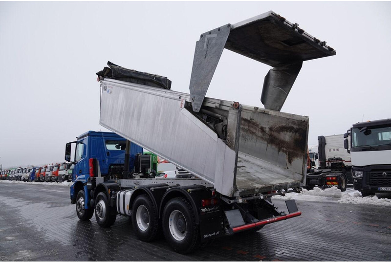 Mercedes-Benz AROCS 3243 / 8x4 / WYWROTKA 20m3 / TYLNOZSYP / EURO 6 / OPONY 10 - Camião basculante: foto 2 Mercedes-Benz AROCS 3243 / 8x4 / WYWROTKA 20m3 / TYLNOZSYP / EURO 6 / OPONY 10 - Camião basculante: foto 2