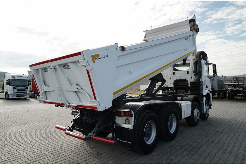 Mercedes-Benz AROCS 3243 / 8x4 / WYWROTKA DWUSTRONNA / HYDROBURTA / BORDMATIC - Camião basculante: foto 4 Mercedes-Benz AROCS 3243 / 8x4 / WYWROTKA DWUSTRONNA / HYDROBURTA / BORDMATIC - Camião basculante: foto 4