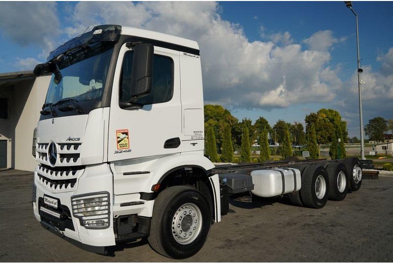Mercedes-Benz AROCS 3248 / 8X4 / TRIDEM / RAMA POD ZABUDOWE 8 M / OŚ SKRETNA I - Camião chassi: foto 4 Mercedes-Benz AROCS 3248 / 8X4 / TRIDEM / RAMA POD ZABUDOWE 8 M / OŚ SKRETNA I - Camião chassi: foto 4