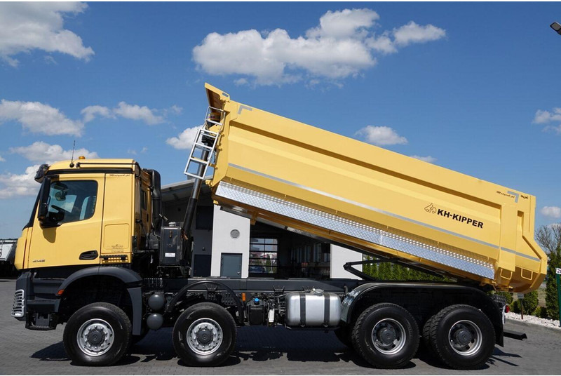 Mercedes-Benz AROCS 4145 / 8x8 / WYWROTKA TYLNOZSYPOWA / KH KIPPER  / EURO 6 - Camião basculante: foto 3 Mercedes-Benz AROCS 4145 / 8x8 / WYWROTKA TYLNOZSYPOWA / KH KIPPER  / EURO 6 - Camião basculante: foto 3
