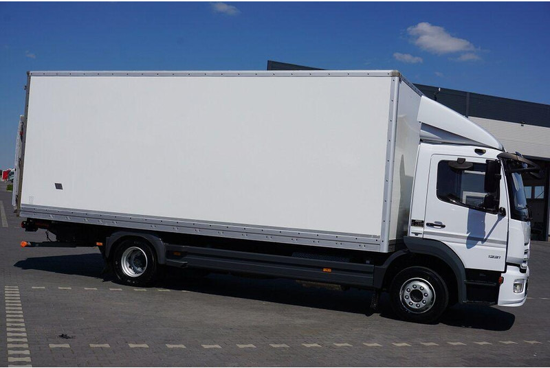 Mercedes-Benz ATEGO / 1221 / ACC / EURO 6 / KONTENER + WINDA / 17 PALET - Camião furgão: foto 4 Mercedes-Benz ATEGO / 1221 / ACC / EURO 6 / KONTENER + WINDA / 17 PALET - Camião furgão: foto 4
