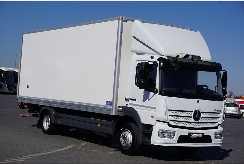 Mercedes-Benz ATEGO / 1221 / ACC / EURO 6 / KONTENER + WINDA / 17 PALET - Camião furgão: foto 1 Mercedes-Benz ATEGO / 1221 / ACC / EURO 6 / KONTENER + WINDA / 17 PALET - Camião furgão: foto 1