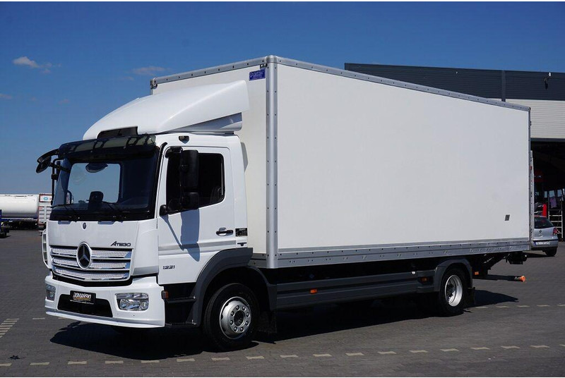 Mercedes-Benz ATEGO / 1221 / ACC / EURO 6 / KONTENER + WINDA / 17 PALET - Camião furgão: foto 1 Mercedes-Benz ATEGO / 1221 / ACC / EURO 6 / KONTENER + WINDA / 17 PALET - Camião furgão: foto 1