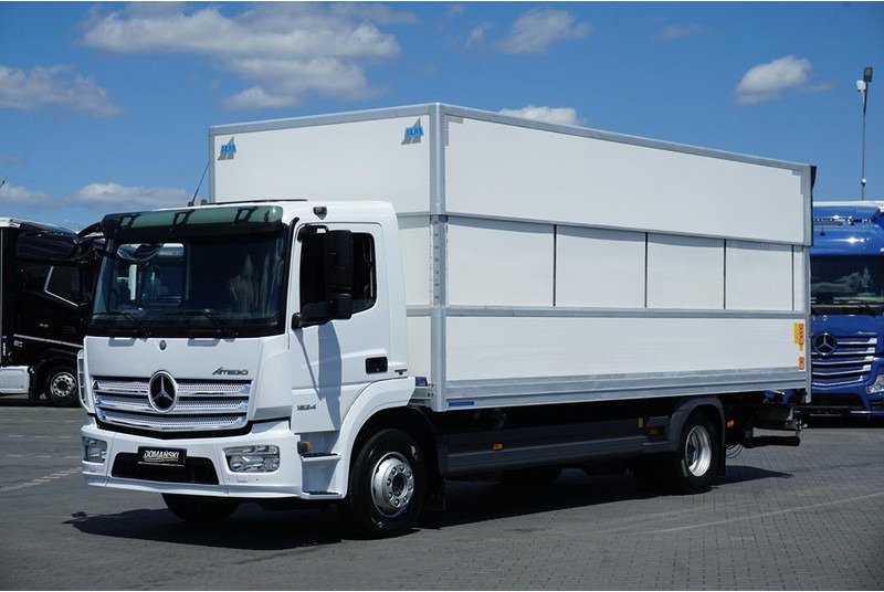 Mercedes-Benz ATEGO / 1524 / ACC / EURO 6 / IZOTERMA + WINDA / 16 PALET - Camião frigorífico: foto 1 Mercedes-Benz ATEGO / 1524 / ACC / EURO 6 / IZOTERMA + WINDA / 16 PALET - Camião frigorífico: foto 1