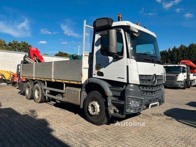 Mercedes-Benz Arocs 2636 - Flatbed truck + crane - Camião de caixa aberta/ Plataforma, Camião grua: foto 2 Mercedes-Benz Arocs 2636 - Flatbed truck + crane - Camião de caixa aberta/ Plataforma, Camião grua: foto 2