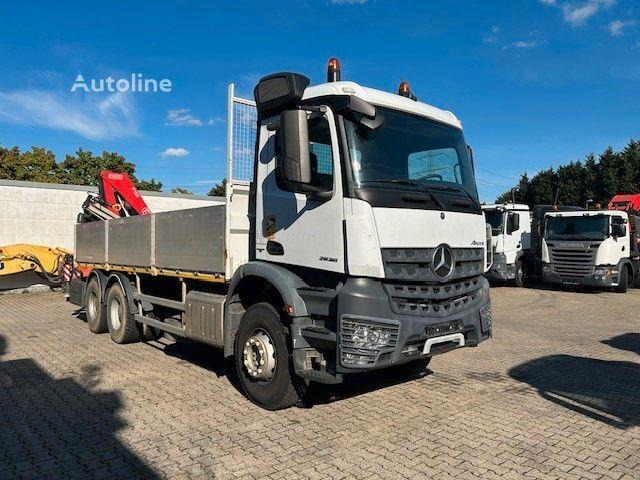 Mercedes-Benz Arocs 2636 - Flatbed truck + crane - Camião de caixa aberta/ Plataforma, Camião grua: foto 1 Mercedes-Benz Arocs 2636 - Flatbed truck + crane - Camião de caixa aberta/ Plataforma, Camião grua: foto 1