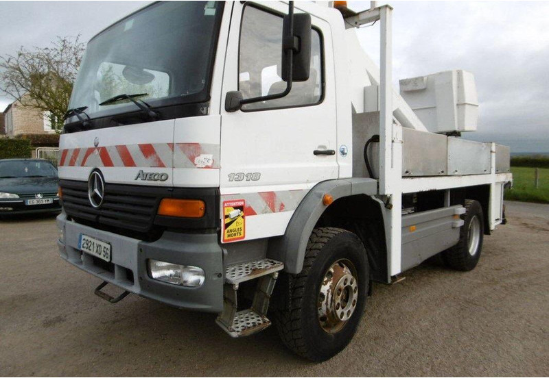 Mercedes-Benz Atego 1318 Nacelle - Lifting basket truck - Caminhão com plataforma aérea: foto 1 Mercedes-Benz Atego 1318 Nacelle - Lifting basket truck - Caminhão com plataforma aérea: foto 1