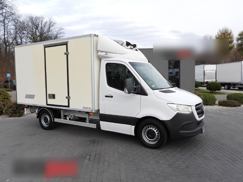Mercedes-Benz SPRINTER 314 CHŁODNIA KONTENER -1*C TEMPOMAT NAWIGACJA KLIMATYZA - Carrinha frigorífica: foto 1 Mercedes-Benz SPRINTER 314 CHŁODNIA KONTENER -1*C TEMPOMAT NAWIGACJA KLIMATYZA - Carrinha frigorífica: foto 1