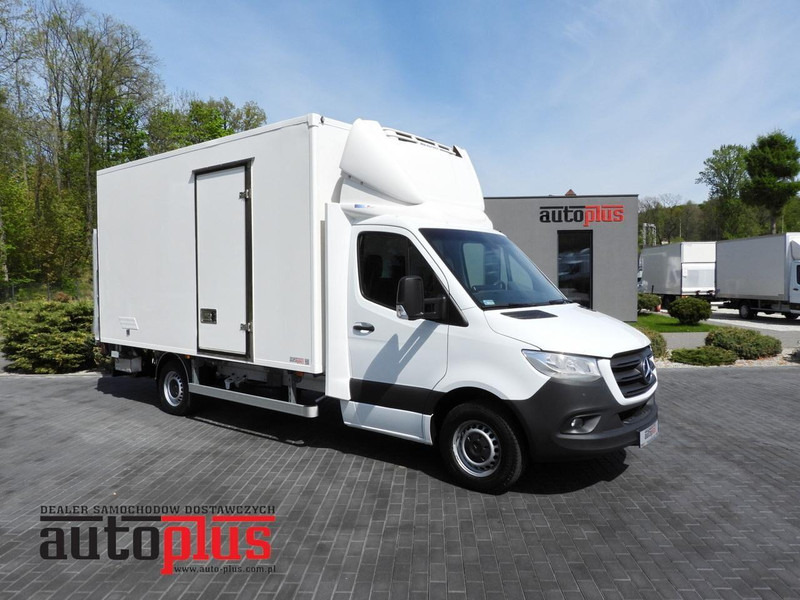Mercedes-Benz SPRINTER 316 CHŁODNIA KONTENER 0*C WINDA 8 PALET TEMPOMAT PNEUMA - Camião frigorífico: foto 1 Mercedes-Benz SPRINTER 316 CHŁODNIA KONTENER 0*C WINDA 8 PALET TEMPOMAT PNEUMA - Camião frigorífico: foto 1