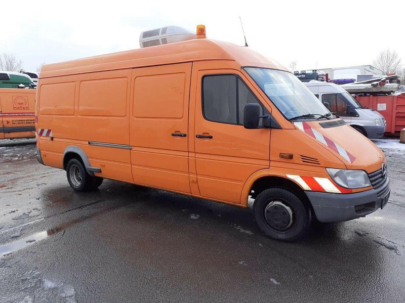 Mercedes-Benz Sprinter 413 - Caminhão limpa fossa: foto 3 Mercedes-Benz Sprinter 413 - Caminhão limpa fossa: foto 3