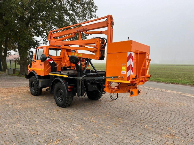 Caminhão com plataforma aérea, Camião grua Mercedes-Benz Unimog 1200 4x4 - Lifting basket: foto 6 Caminhão com plataforma aérea, Camião grua Mercedes-Benz Unimog 1200 4x4 - Lifting basket: foto 6