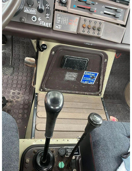 Caminhão com plataforma aérea, Camião grua Mercedes-Benz Unimog 1200 4x4 - Lifting basket: foto 10 Caminhão com plataforma aérea, Camião grua Mercedes-Benz Unimog 1200 4x4 - Lifting basket: foto 10