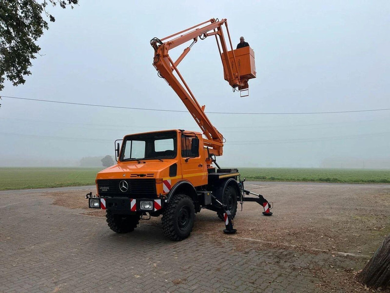 Mercedes-Benz Unimog 1200 4x4 - Lifting basket - Caminhão com plataforma aérea, Camião grua: foto 3 Mercedes-Benz Unimog 1200 4x4 - Lifting basket - Caminhão com plataforma aérea, Camião grua: foto 3