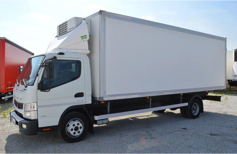 Mitsubishi CANTER FUSO 9C18 REFRIGERATOR + DOOR ISOTHERM CONTAINER - Camião frigorífico: foto 2 Mitsubishi CANTER FUSO 9C18 REFRIGERATOR + DOOR ISOTHERM CONTAINER - Camião frigorífico: foto 2