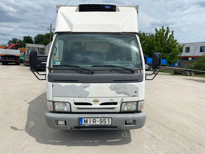 Nissan Cabstar 3,0 tdi Frigo + meat hook - 3,5t - Carrinha frigorífica: foto 2 Nissan Cabstar 3,0 tdi Frigo + meat hook - 3,5t - Carrinha frigorífica: foto 2