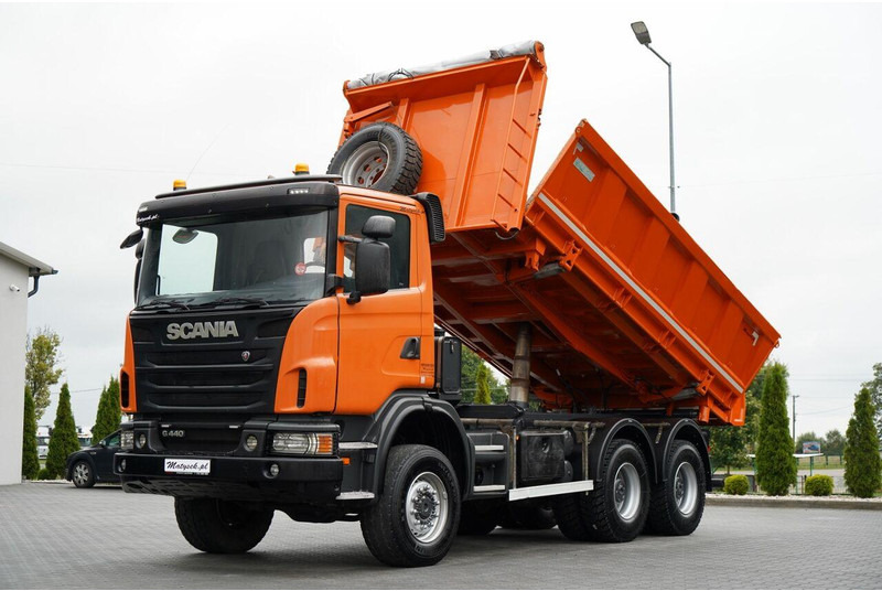 Scania G 440 / 6x6 / WYWROTKA TRZY-STRONNA / 2X HYDROBURTA / BOARDMATIC - Camião basculante: foto 1 Scania G 440 / 6x6 / WYWROTKA TRZY-STRONNA / 2X HYDROBURTA / BOARDMATIC - Camião basculante: foto 1