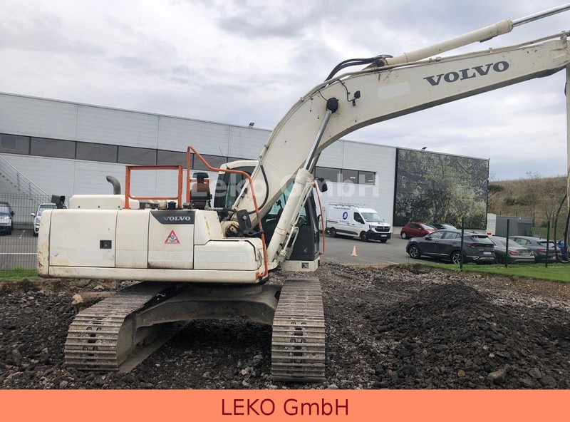 Volvo EC220DL - Escavadora de rastos: foto 1 Volvo EC220DL - Escavadora de rastos: foto 1