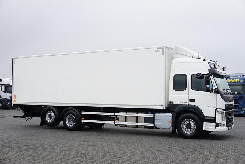 Volvo FM / 460 / E 6 / IZOTERMA + WINDA / 22 PALETY / DŁ 9,1 M / ŁAD. - Camião frigorífico: foto 4 Volvo FM / 460 / E 6 / IZOTERMA + WINDA / 22 PALETY / DŁ 9,1 M / ŁAD. - Camião frigorífico: foto 4