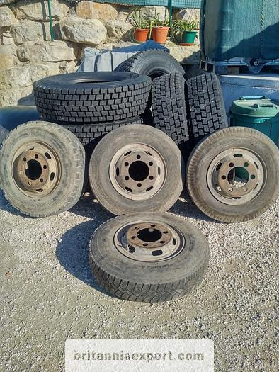4 x used 7.50-16 LT tyres on 6 studs rims for Toyota Dyna 300 - Roda completa: foto 1 4 x used 7.50-16 LT tyres on 6 studs rims for Toyota Dyna 300 - Roda completa: foto 1