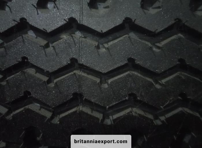 FACTORY Retread 12.00R24 directional Truck Tyres | Heavy-Duty | Export Ready - Pneu: foto 1 FACTORY Retread 12.00R24 directional Truck Tyres | Heavy-Duty | Export Ready - Pneu: foto 1