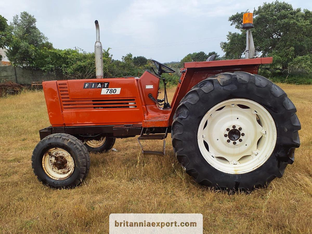 FIAT 780 | 4 cylinder | Oil brakes | Power steering - Trator: foto 1 FIAT 780 | 4 cylinder | Oil brakes | Power steering - Trator: foto 1