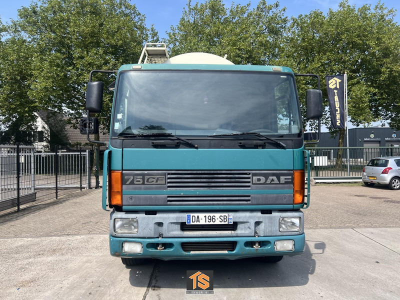 DAF CF75.250 EURO 2 - MANUAL - ZAUG und DRUCK - TOP TRUCK - Camião cisterna: foto 2 DAF CF75.250 EURO 2 - MANUAL - ZAUG und DRUCK - TOP TRUCK - Camião cisterna: foto 2