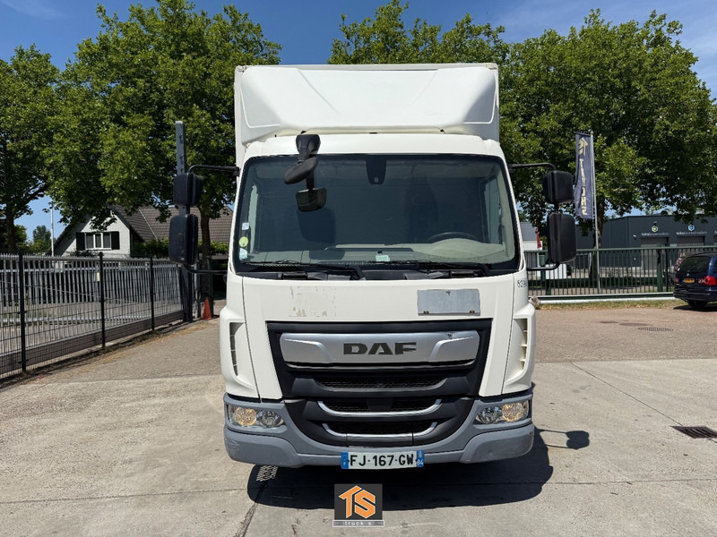 DAF LF 210 12 - TON - LADEBORDWAND - TOP TRUCK - Camião furgão: foto 2 DAF LF 210 12 - TON - LADEBORDWAND - TOP TRUCK - Camião furgão: foto 2