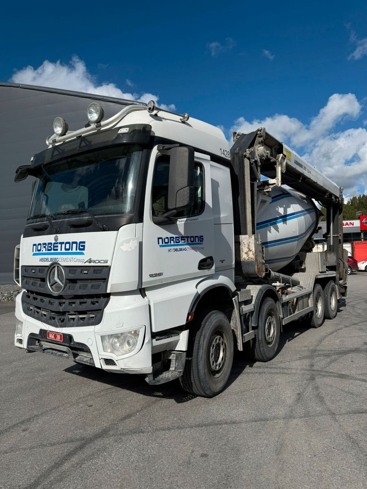 Mercedes-Benz 3251 / 9 m3 mixer + Liebher 12+4 - Camião betoneira: foto 3 Mercedes-Benz 3251 / 9 m3 mixer + Liebher 12+4 - Camião betoneira: foto 3