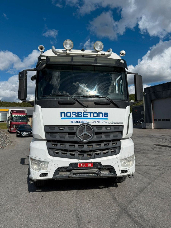 Mercedes-Benz 3251 / 9 m3 mixer + Liebher 12+4 - Camião betoneira: foto 2 Mercedes-Benz 3251 / 9 m3 mixer + Liebher 12+4 - Camião betoneira: foto 2