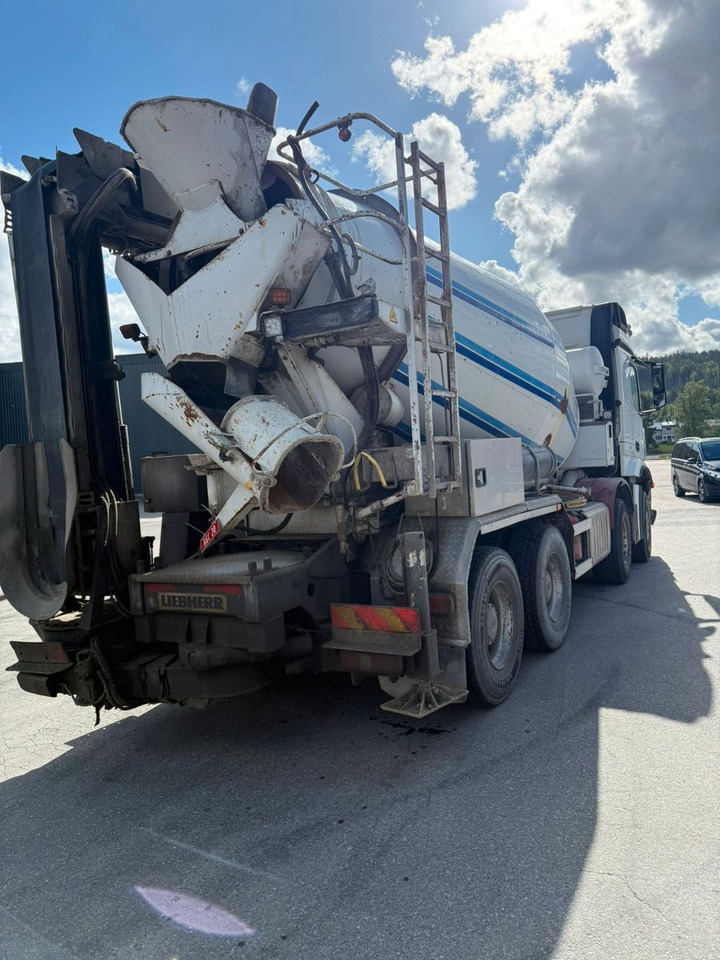 Mercedes-Benz 3251 / 9 m3 mixer + Liebher 12+4 - Camião betoneira: foto 4 Mercedes-Benz 3251 / 9 m3 mixer + Liebher 12+4 - Camião betoneira: foto 4